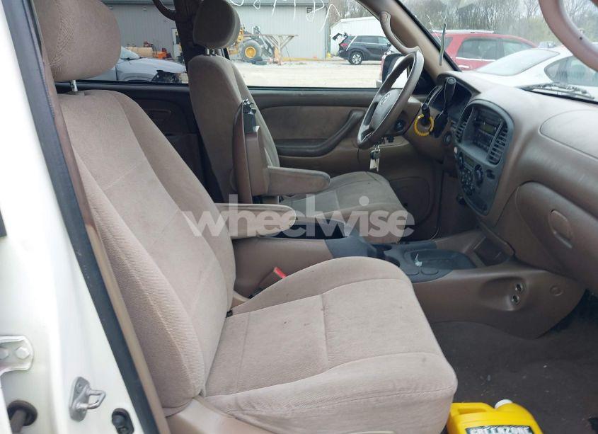 Photo 5 of 2004 Toyota Sequoia SR5 V8 (VIN 5TDZT34A44S206332)