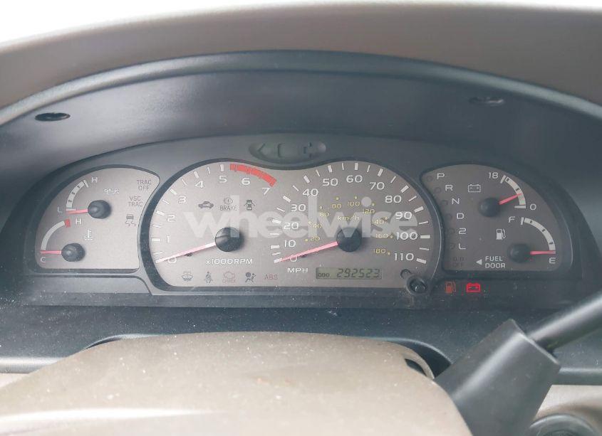 Photo 7 of 2004 Toyota Sequoia SR5 V8 (VIN 5TDZT34A44S206332)