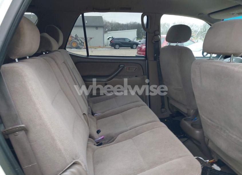 Photo 8 of 2004 Toyota Sequoia SR5 V8 (VIN 5TDZT34A44S206332)