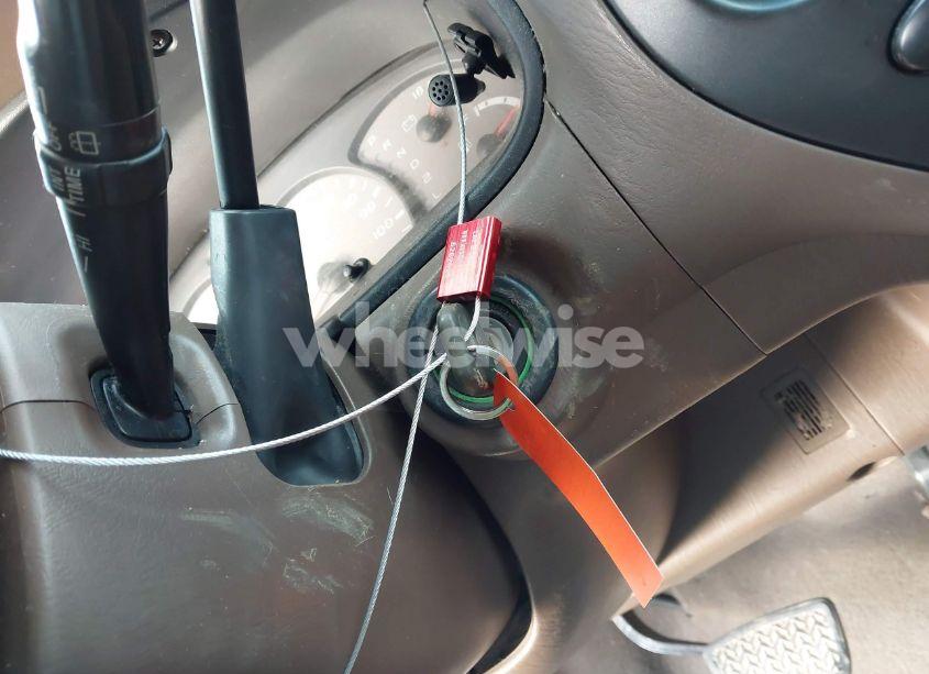 Photo 11 of 2004 Toyota Sequoia SR5 V8 (VIN 5TDZT34A44S209327)