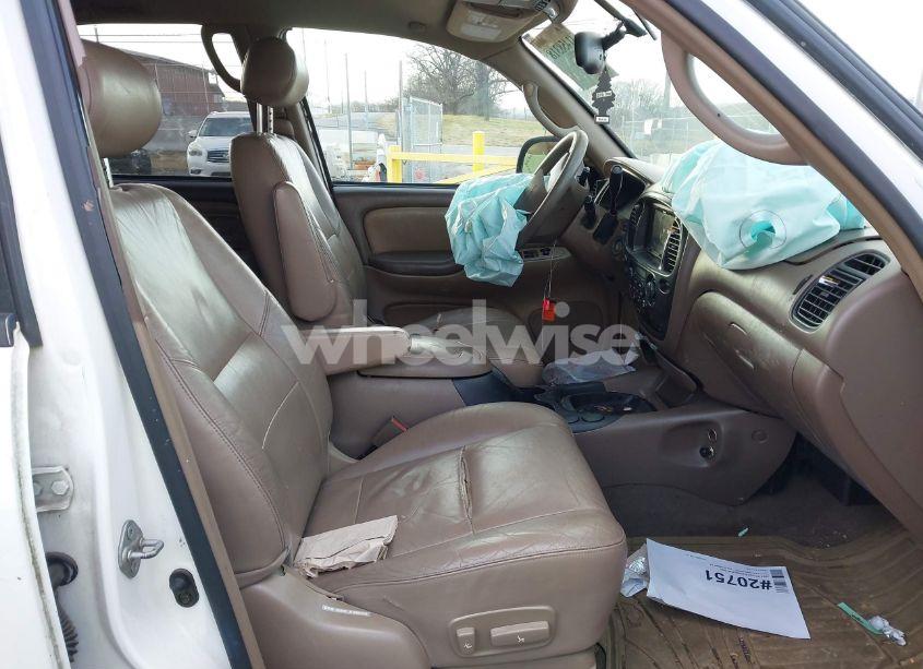 Photo 5 of 2004 Toyota Sequoia SR5 V8 (VIN 5TDZT34A44S209327)