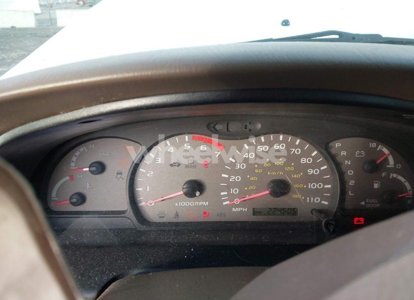 Photo 7 of 2004 Toyota Sequoia SR5 V8 (VIN 5TDZT34A44S209327)