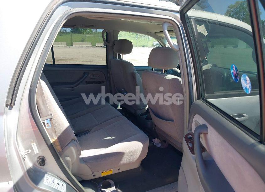 Photo 8 of 2004 Toyota Sequoia SR5 V8 (VIN 5TDZT34A44S209408)