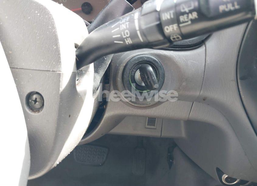 Photo 11 of 2004 Toyota Sequoia SR5 V8 (VIN 5TDZT34A44S211112)