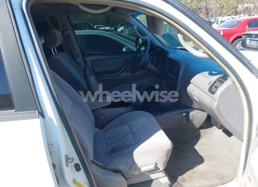 Photo 5 of 2004 Toyota Sequoia SR5 V8 (VIN 5TDZT34A44S211112)