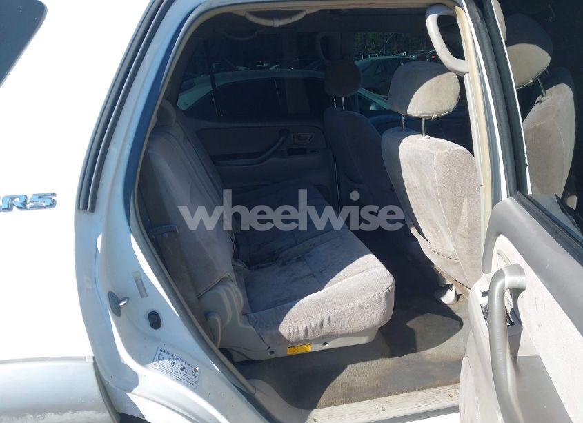 Photo 8 of 2004 Toyota Sequoia SR5 V8 (VIN 5TDZT34A44S211112)