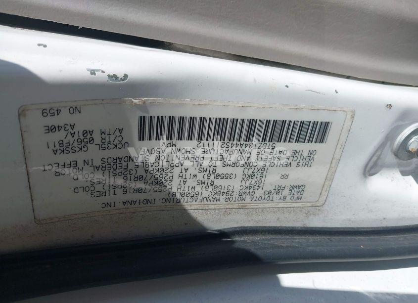 Photo 9 of 2004 Toyota Sequoia SR5 V8 (VIN 5TDZT34A44S211112)