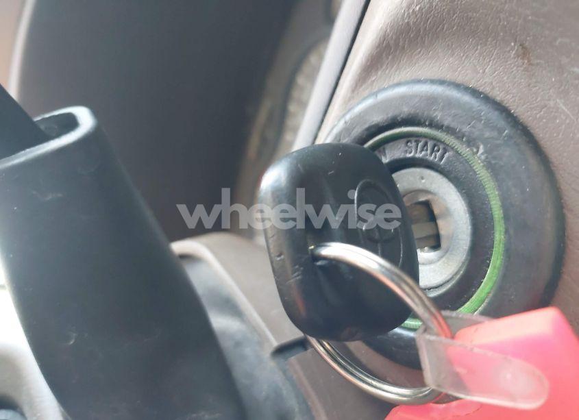 Photo 11 of 2004 Toyota Sequoia SR5 V8 (VIN 5TDZT34A44S217542)