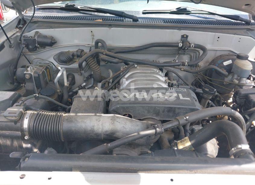Photo 10 of 2004 Toyota Sequoia SR5 V8 (VIN 5TDZT34A44S221817)