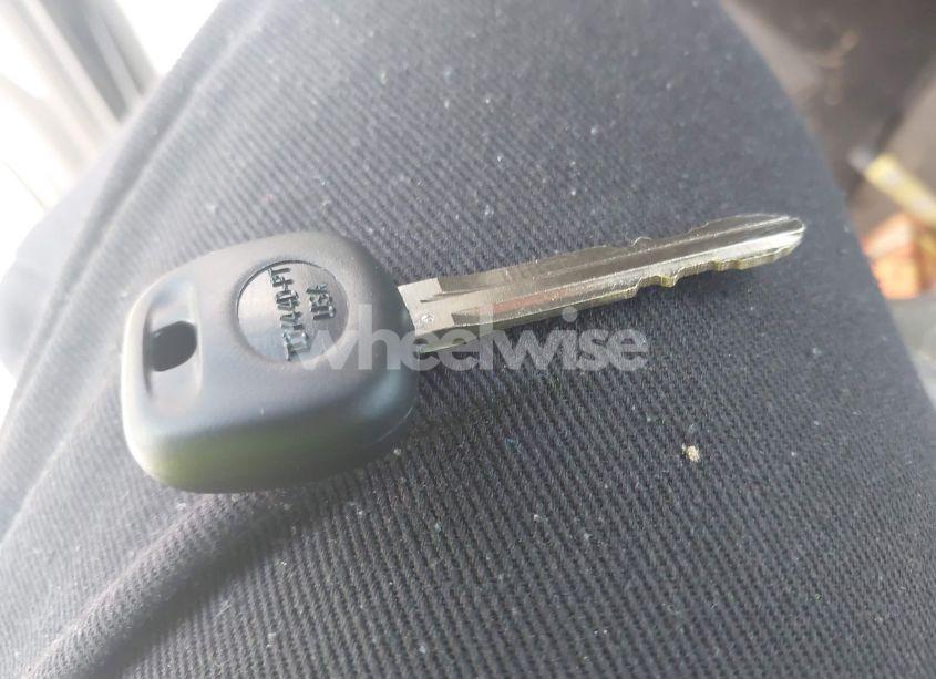 Photo 11 of 2004 Toyota Sequoia SR5 V8 (VIN 5TDZT34A44S221817)