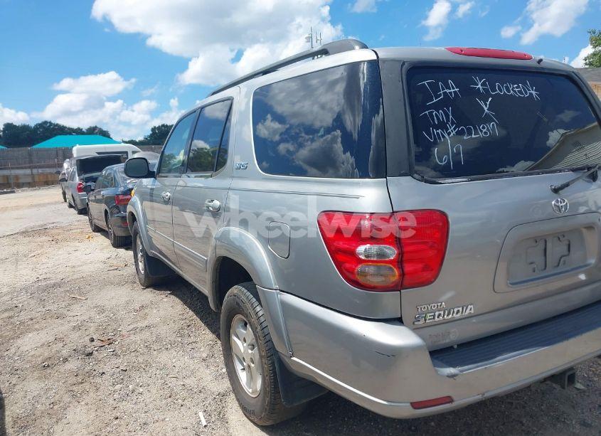Photo 3 of 2004 Toyota Sequoia SR5 V8 (VIN 5TDZT34A44S221817)