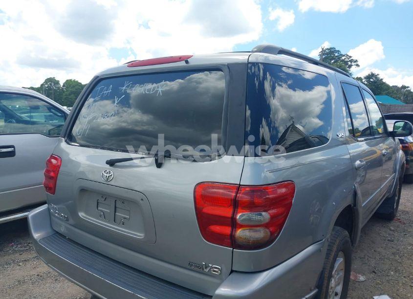 Photo 4 of 2004 Toyota Sequoia SR5 V8 (VIN 5TDZT34A44S221817)