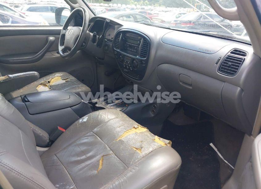 Photo 5 of 2004 Toyota Sequoia SR5 V8 (VIN 5TDZT34A44S221817)