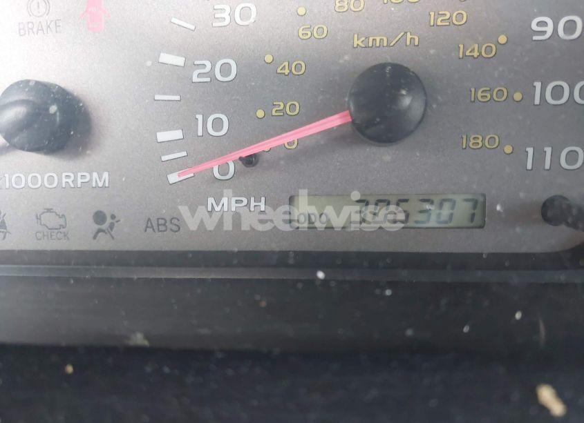 Photo 7 of 2004 Toyota Sequoia SR5 V8 (VIN 5TDZT34A44S221817)