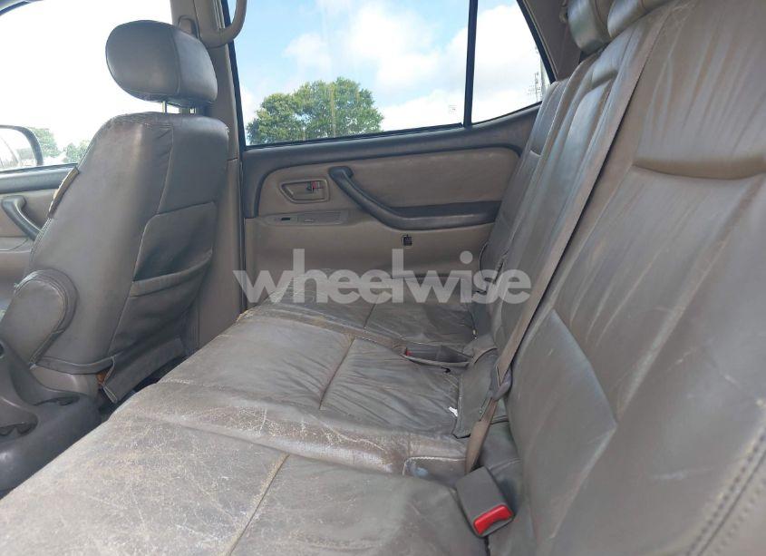 Photo 8 of 2004 Toyota Sequoia SR5 V8 (VIN 5TDZT34A44S221817)