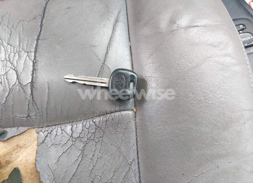 Photo 11 of 2004 Toyota Sequoia SR5 V8 (VIN 5TDZT34A44S226788)