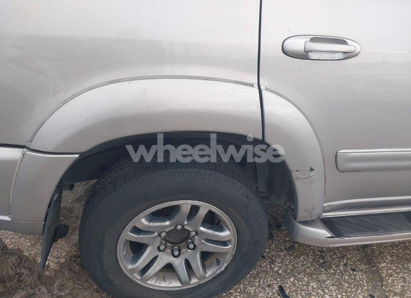 Photo 17 of 2004 Toyota Sequoia SR5 V8 (VIN 5TDZT34A44S226788)