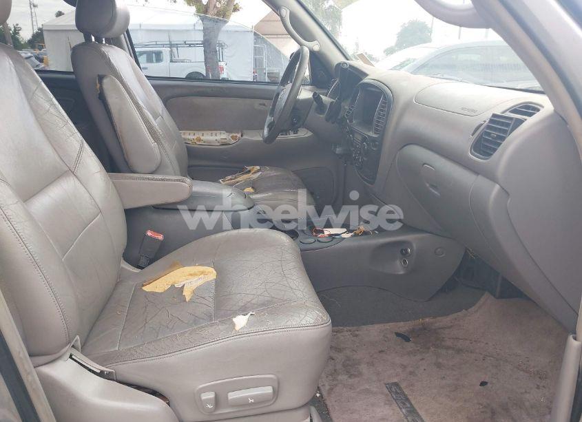 Photo 5 of 2004 Toyota Sequoia SR5 V8 (VIN 5TDZT34A44S226788)