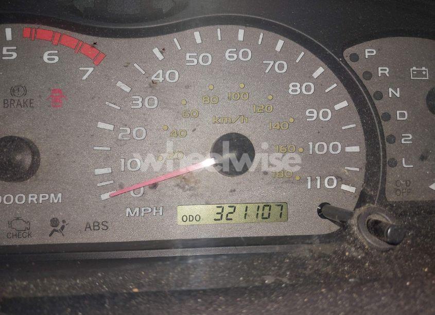 Photo 7 of 2004 Toyota Sequoia SR5 V8 (VIN 5TDZT34A44S226788)