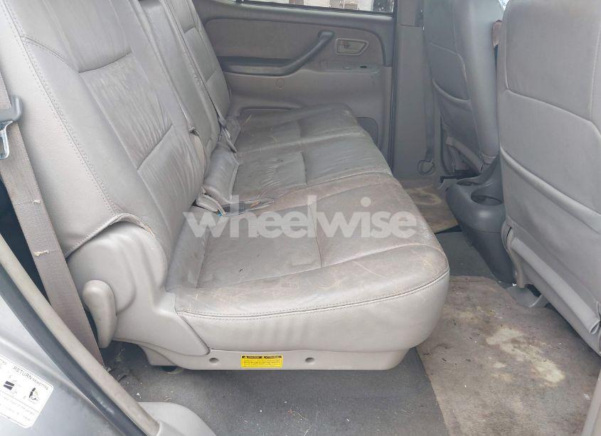 Photo 8 of 2004 Toyota Sequoia SR5 V8 (VIN 5TDZT34A44S226788)