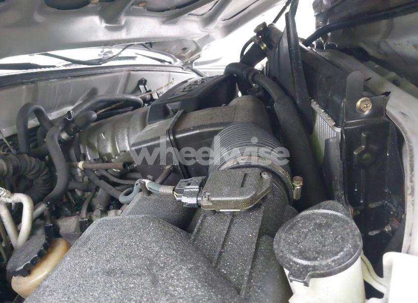 Photo 10 of 2004 Toyota Sequoia SR5 V8 (VIN 5TDZT34A44S233790)