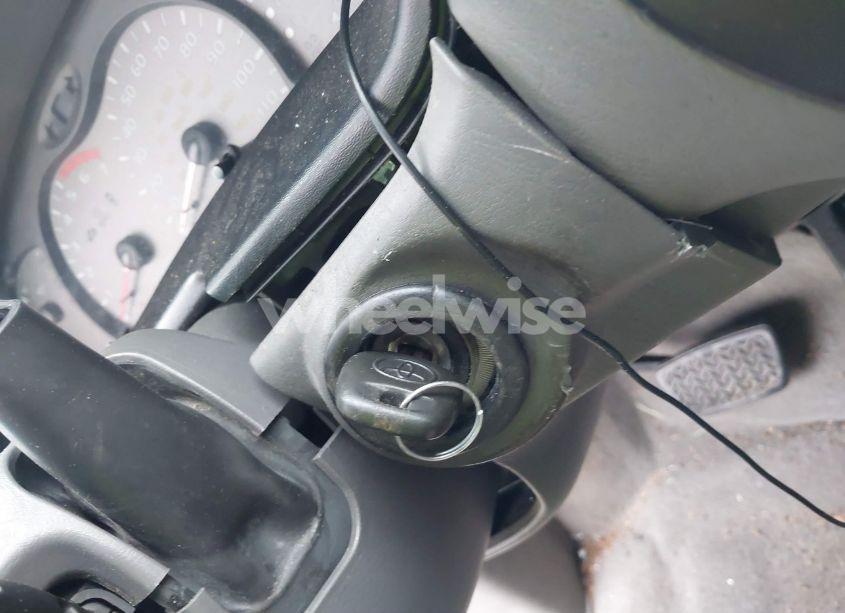 Photo 11 of 2004 Toyota Sequoia SR5 V8 (VIN 5TDZT34A44S233790)