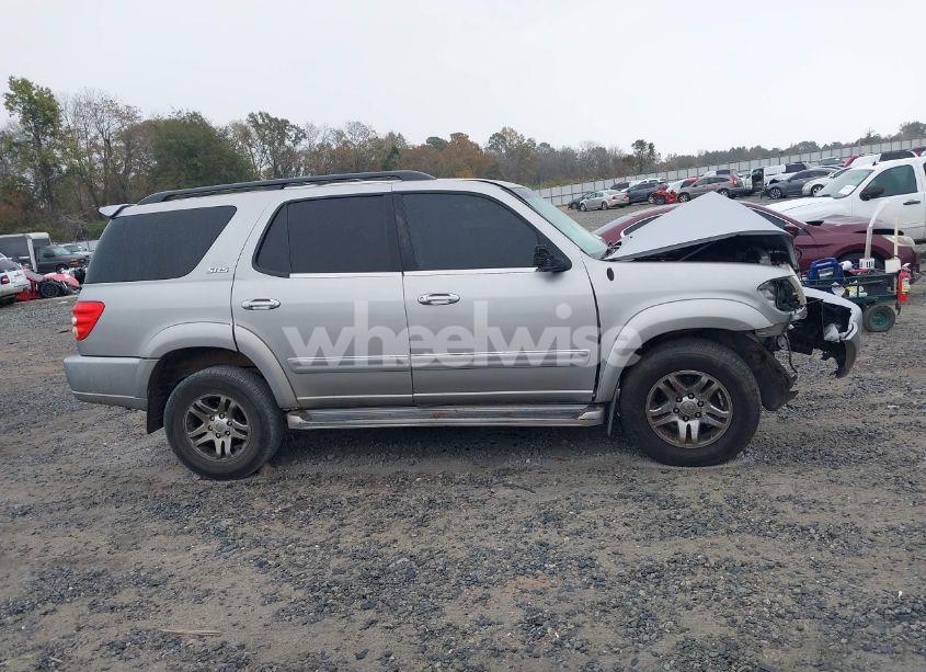 Photo 13 of 2004 Toyota Sequoia SR5 V8 (VIN 5TDZT34A44S233790)