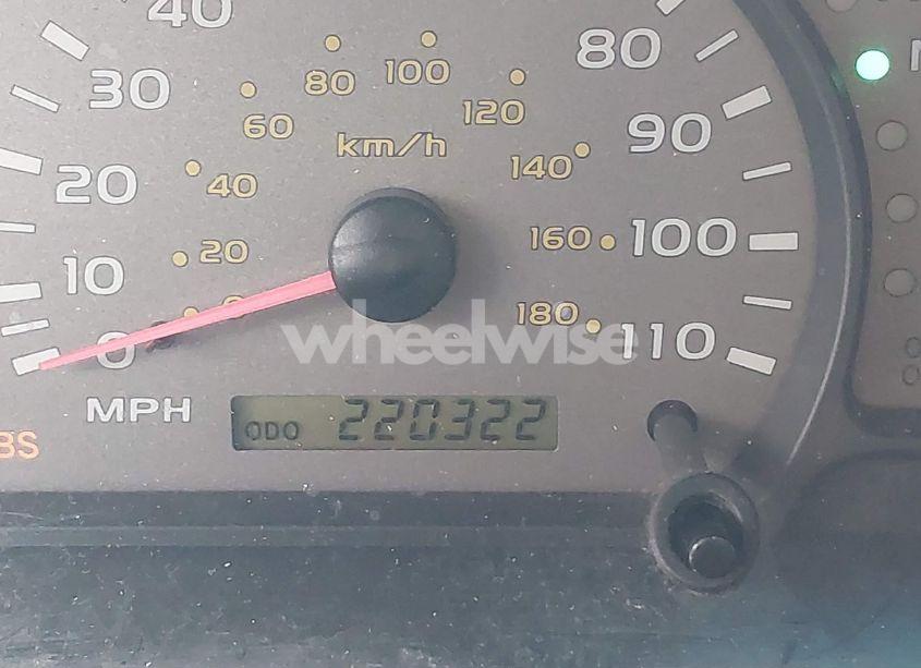 Photo 15 of 2004 Toyota Sequoia SR5 V8 (VIN 5TDZT34A44S233790)