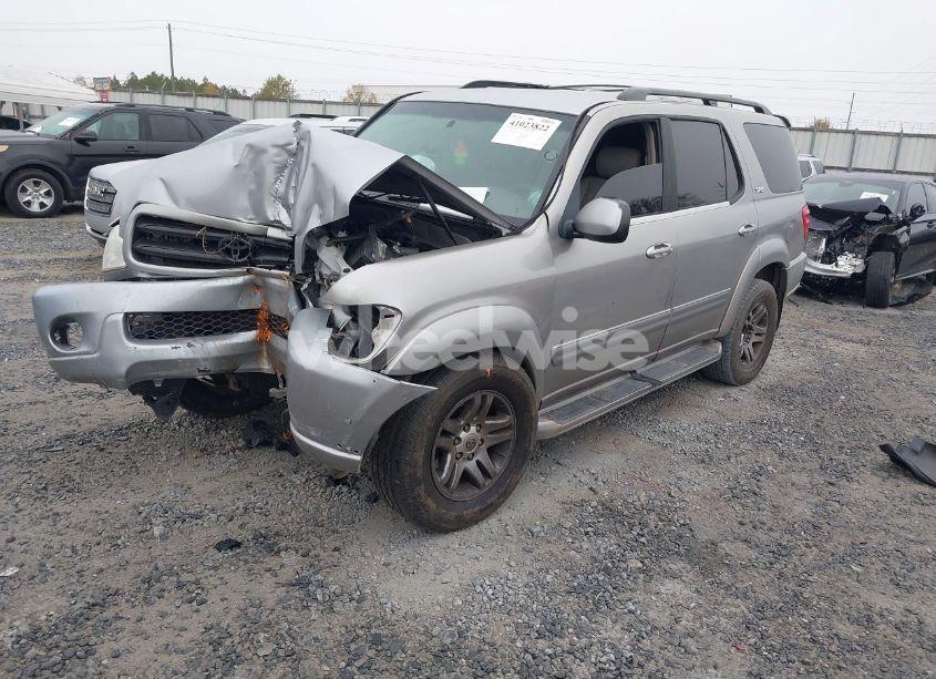 Photo 2 of 2004 Toyota Sequoia SR5 V8 (VIN 5TDZT34A44S233790)