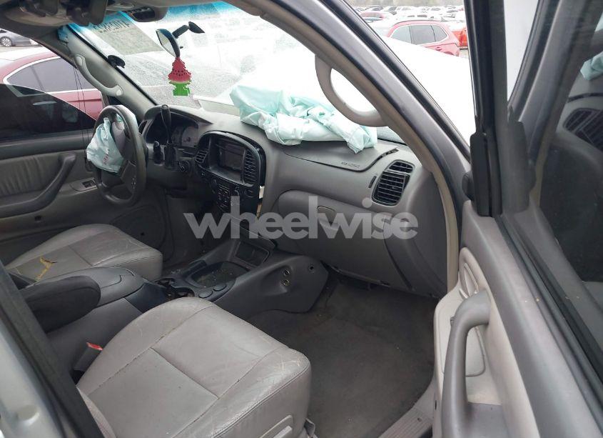 Photo 5 of 2004 Toyota Sequoia SR5 V8 (VIN 5TDZT34A44S233790)