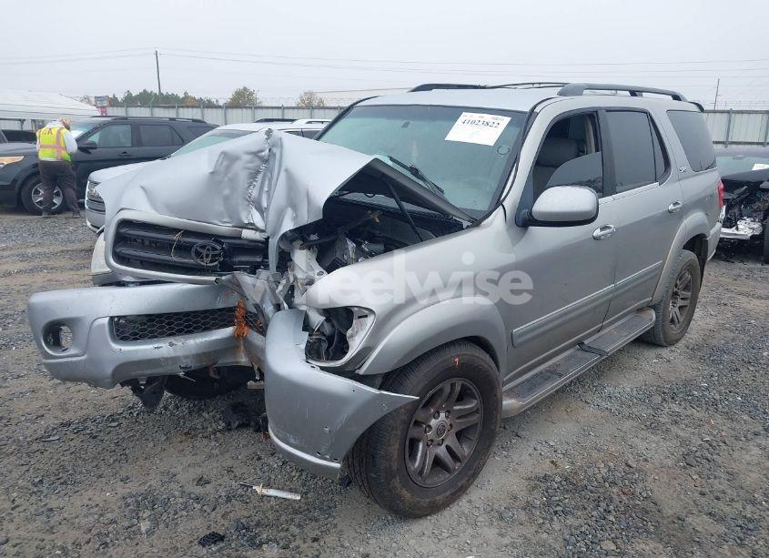 Photo 6 of 2004 Toyota Sequoia SR5 V8 (VIN 5TDZT34A44S233790)