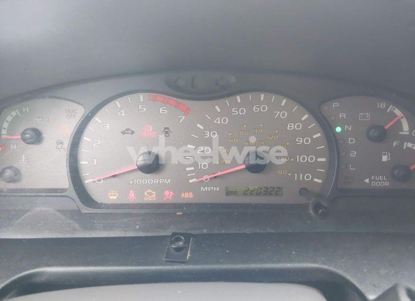 Photo 7 of 2004 Toyota Sequoia SR5 V8 (VIN 5TDZT34A44S233790)