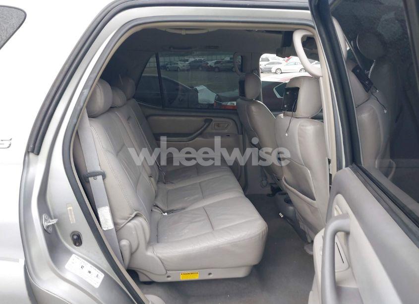 Photo 8 of 2004 Toyota Sequoia SR5 V8 (VIN 5TDZT34A44S233790)