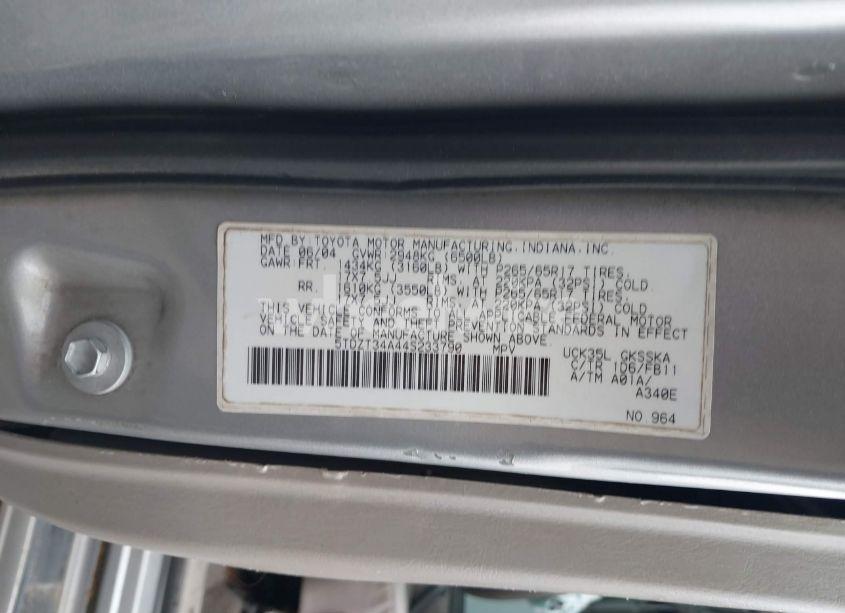 Photo 9 of 2004 Toyota Sequoia SR5 V8 (VIN 5TDZT34A44S233790)