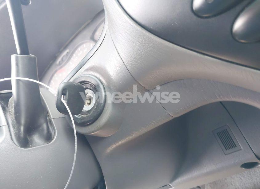 Photo 11 of 2004 Toyota Sequoia SR5 V8 (VIN 5TDZT34A44S234566)