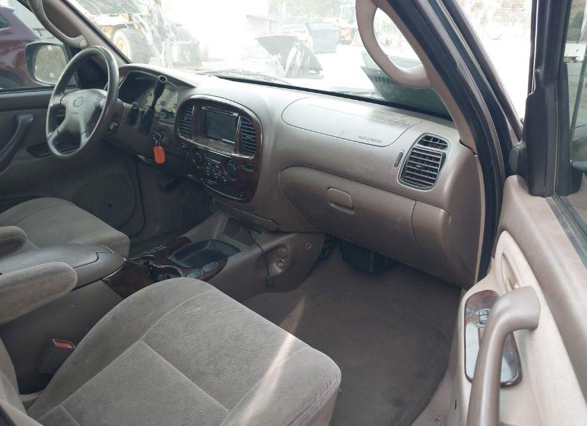 Photo 5 of 2002 Toyota Sequoia SR5 V8 (VIN 5TDZT34A52S093696)