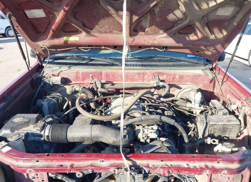 Photo 10 of 2002 Toyota Sequoia SR5 V8 (VIN 5TDZT34A52S108553)