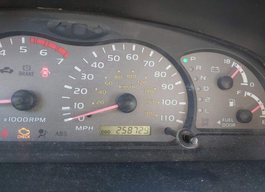 Photo 7 of 2002 Toyota Sequoia SR5 (VIN 5TDZT34A52S126650)