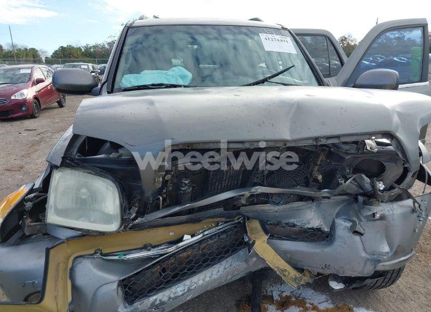 Photo 6 of 2003 Toyota Sequoia SR5 V8 (VIN 5TDZT34A53S156622)