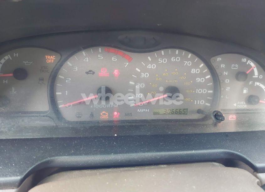 Photo 7 of 2003 Toyota Sequoia SR5 V8 (VIN 5TDZT34A53S156622)