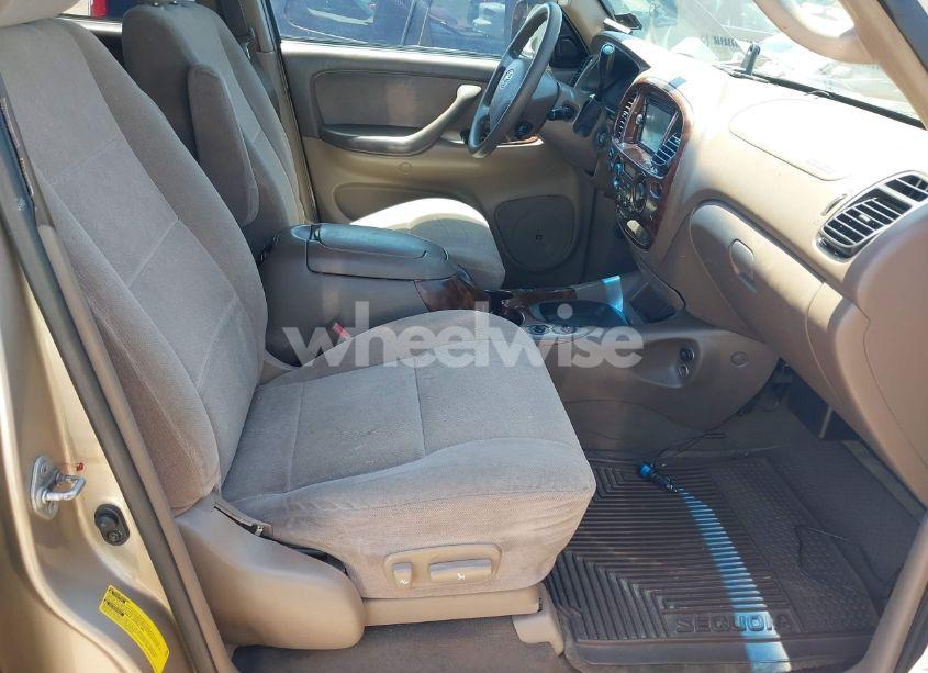 Photo 5 of 2003 Toyota Sequoia SR5 V8 (VIN 5TDZT34A53S163702)