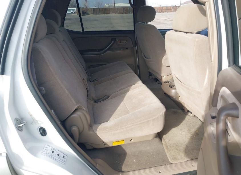 Photo 8 of 2003 Toyota Sequoia SR5 V8 (VIN 5TDZT34A53S188566)