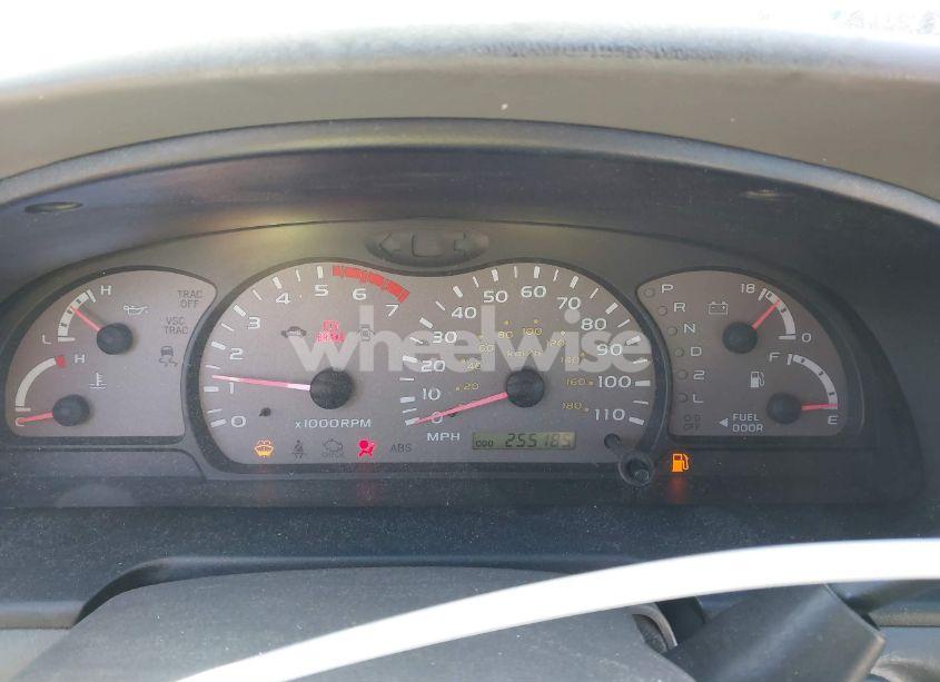 Photo 7 of 2004 Toyota Sequoia SR5 V8 (VIN 5TDZT34A54S205366)