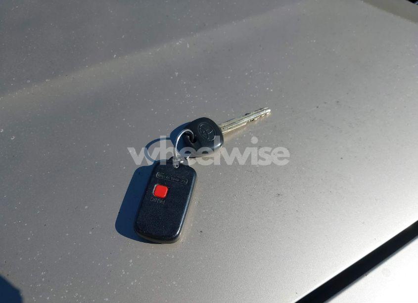 Photo 11 of 2004 Toyota Sequoia SR5 V8 (VIN 5TDZT34A54S216741)