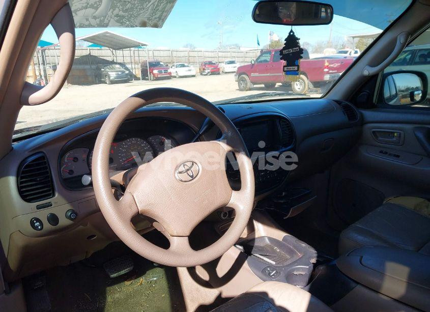 Photo 14 of 2004 Toyota Sequoia SR5 V8 (VIN 5TDZT34A54S216741)