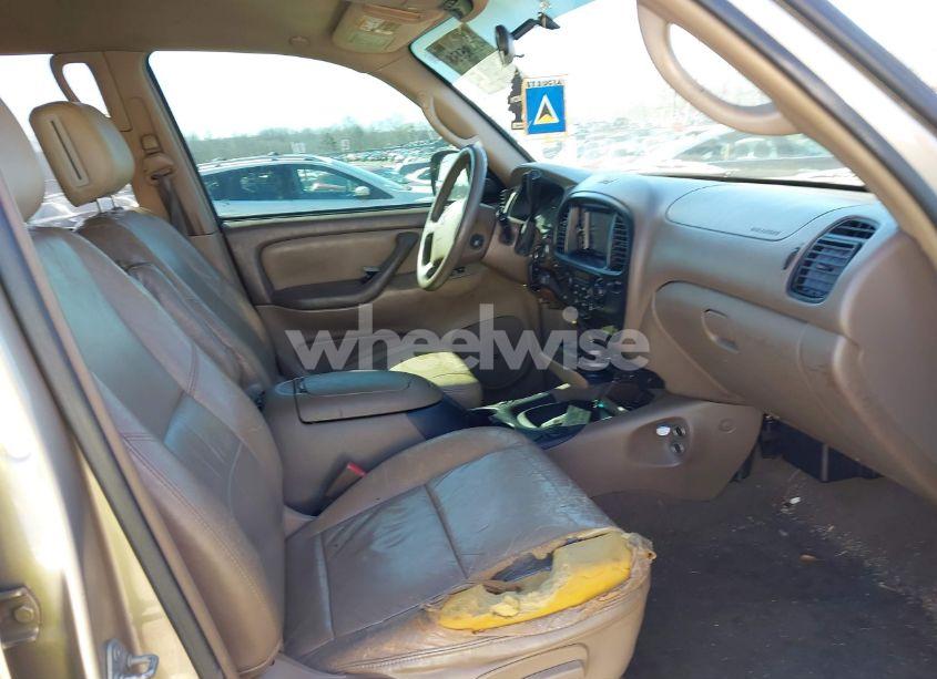 Photo 5 of 2004 Toyota Sequoia SR5 V8 (VIN 5TDZT34A54S216741)