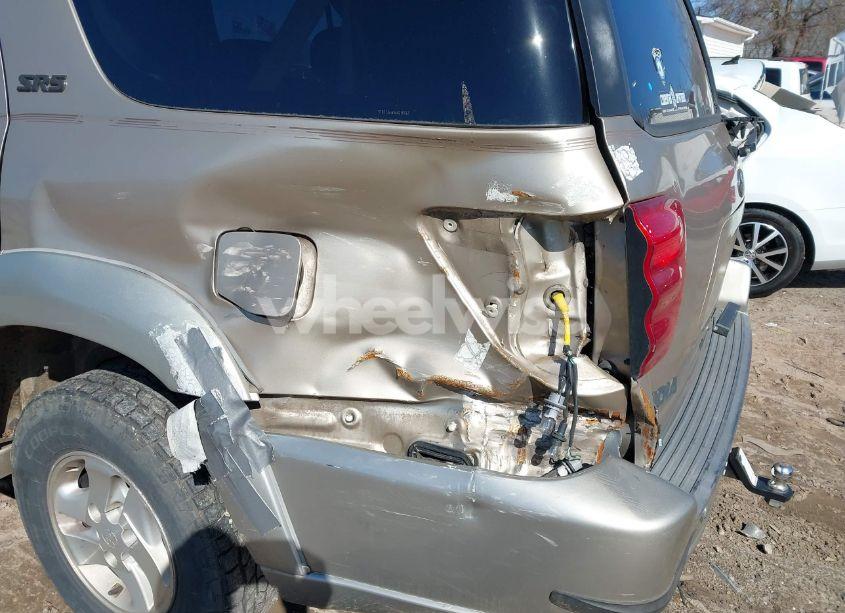 Photo 6 of 2004 Toyota Sequoia SR5 V8 (VIN 5TDZT34A54S216741)