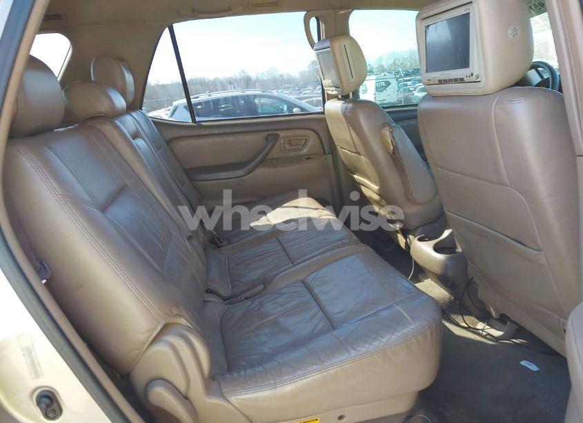 Photo 8 of 2004 Toyota Sequoia SR5 V8 (VIN 5TDZT34A54S216741)