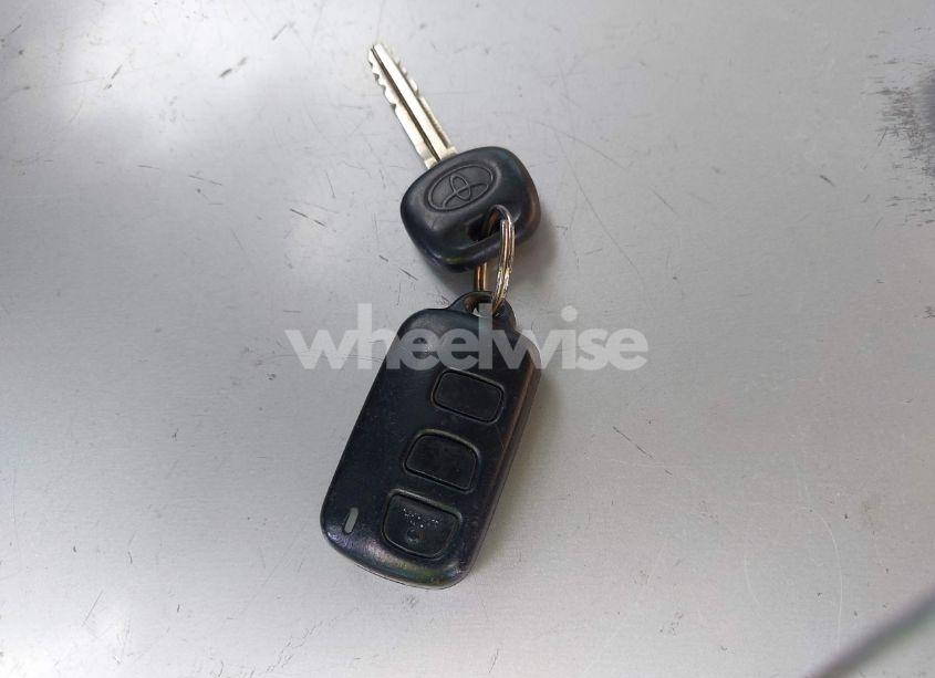 Photo 11 of 2004 Toyota Sequoia SR5 V8 (VIN 5TDZT34A54S233006)