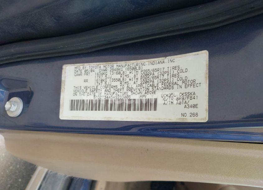 Photo 9 of 2004 Toyota Sequoia SR5 V8 (VIN 5TDZT34A54S233006)